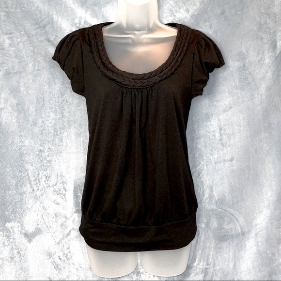 EUC braided scoop neck with ruched capped sleeves black top - Picture 2 of 4